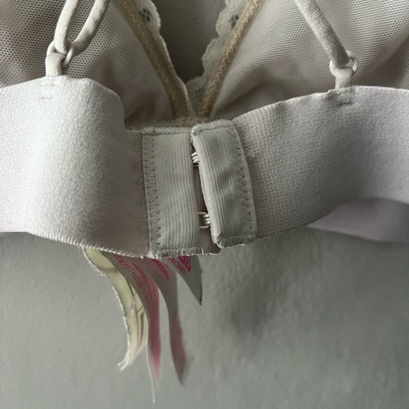 Victoria’s Secret PINK Cream Lace Strappy Back Bra Size Large - Picture 5 of 7